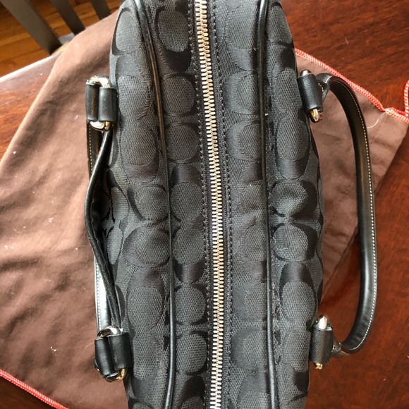 Authentic signature black Coach satchel. - Picture 4 of 4